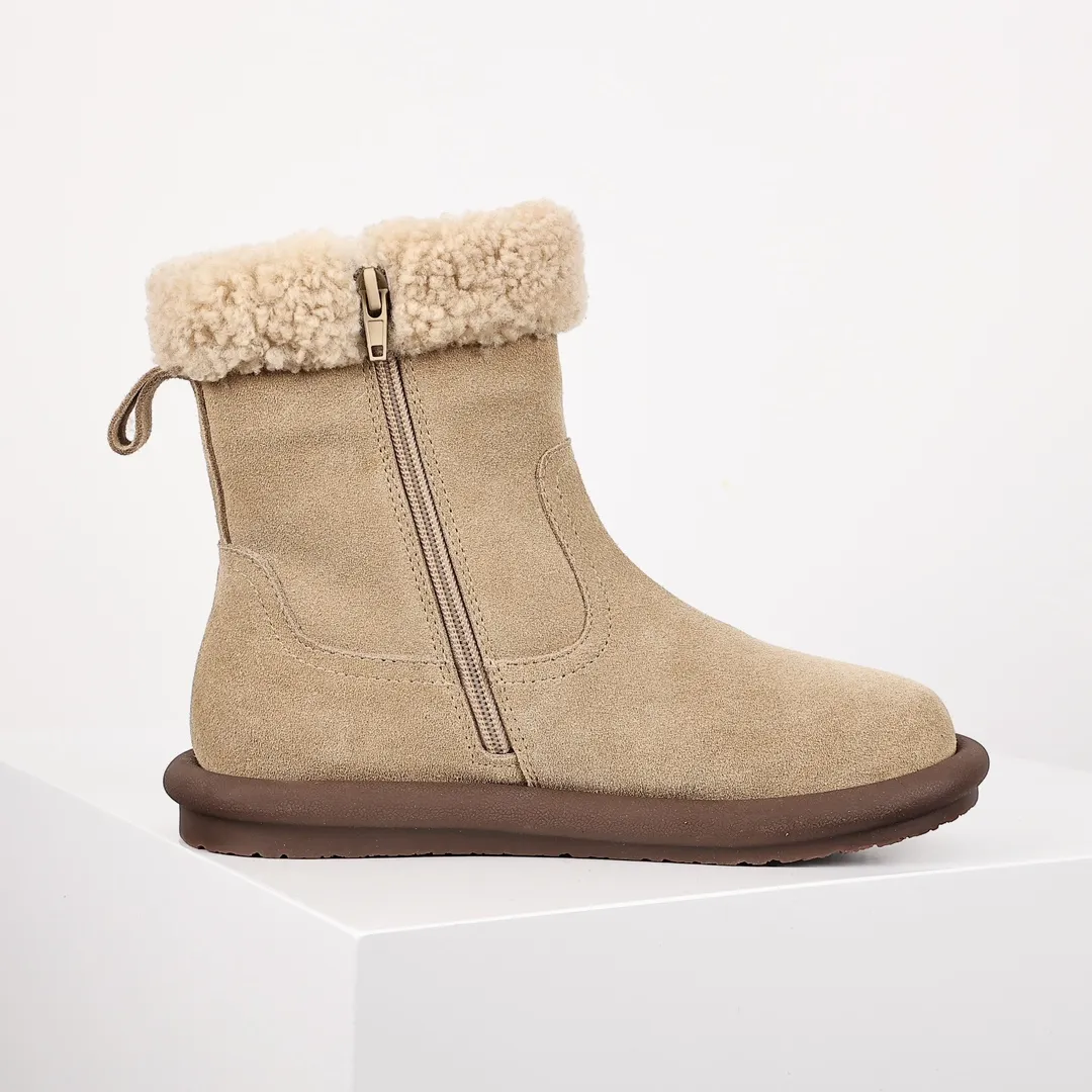 Pick up locally 💰720 The core recommendation is good price 𝐔𝐠𝐠 23 popular handmade sheep's curly boots Maillard girl's dream boots Korean and Korean style Fully handmade first-layer cow suede Teddy sheep's curly wool lining The combination has a great autumn and winter atmosphere Size: 35 36 37 38 39 40